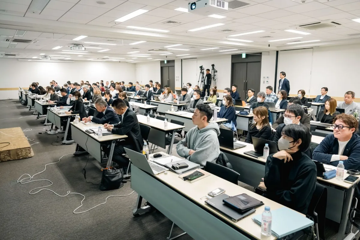 建築業界向け経営セミナーの会場と参加者