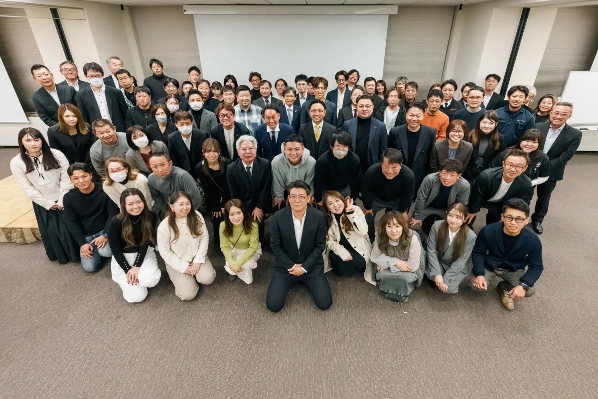 MIRAI WEB様の経営セミナー参加者による集合写真